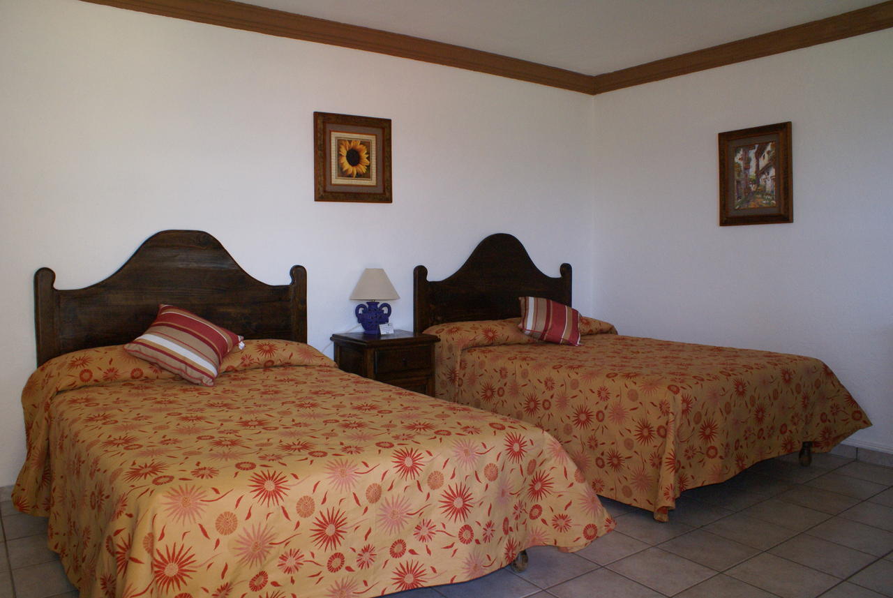 Hotel Los Sauces Villa Del Carbon Room photo
