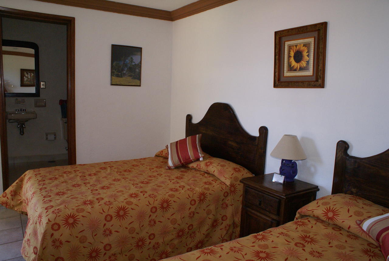 Hotel Los Sauces Villa Del Carbon Room photo